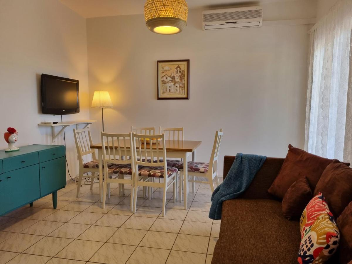 Cozy Apartments With Seafront Terraces โอมิช ภายนอก รูปภาพ