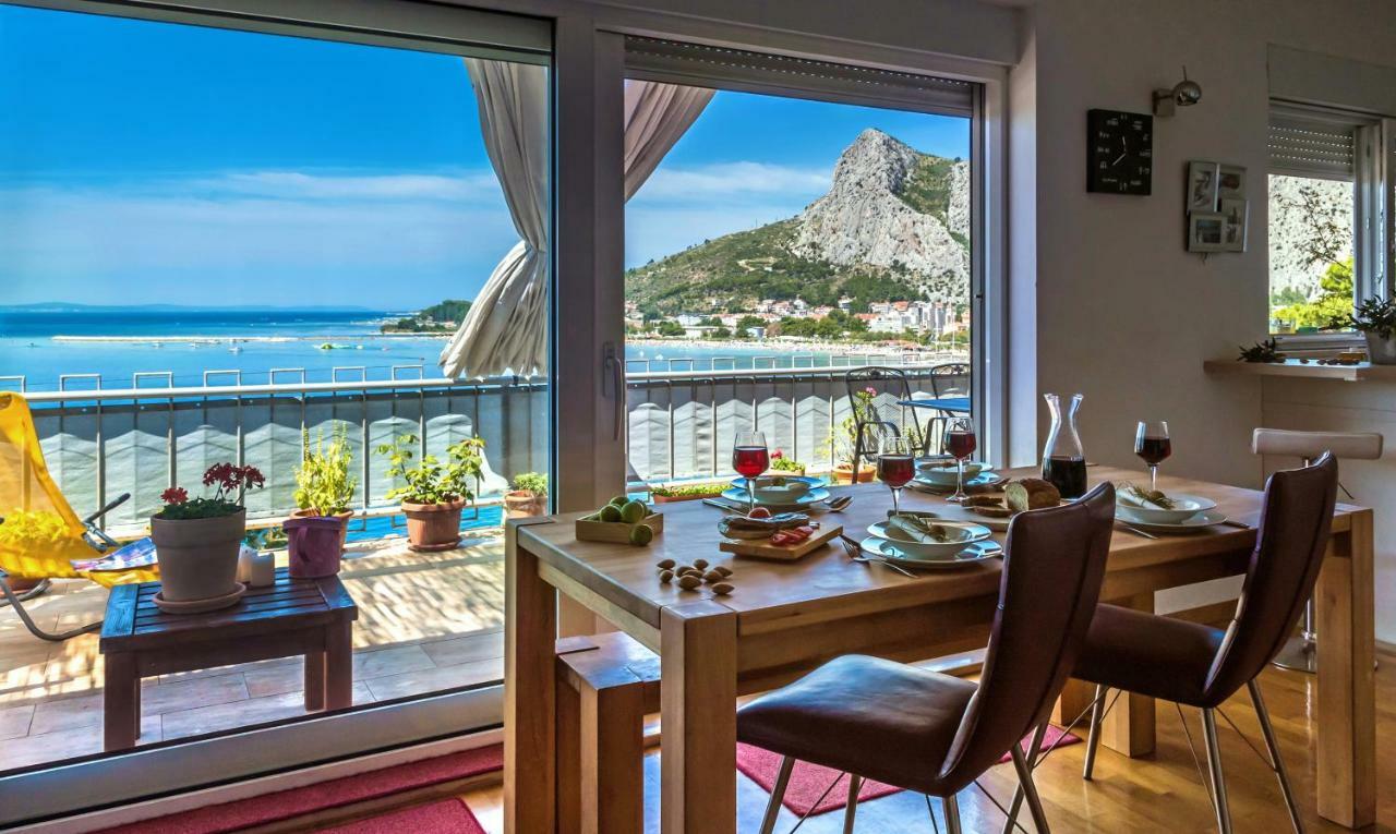 Cozy Apartments With Seafront Terraces โอมิช ภายนอก รูปภาพ