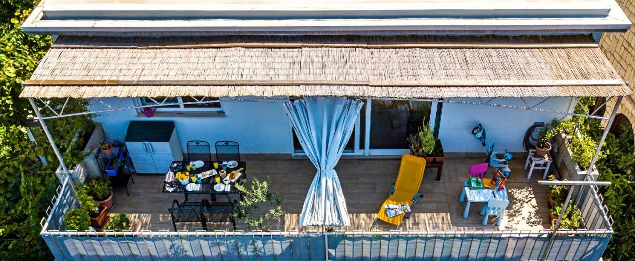 Cozy Apartments With Seafront Terraces โอมิช ภายนอก รูปภาพ